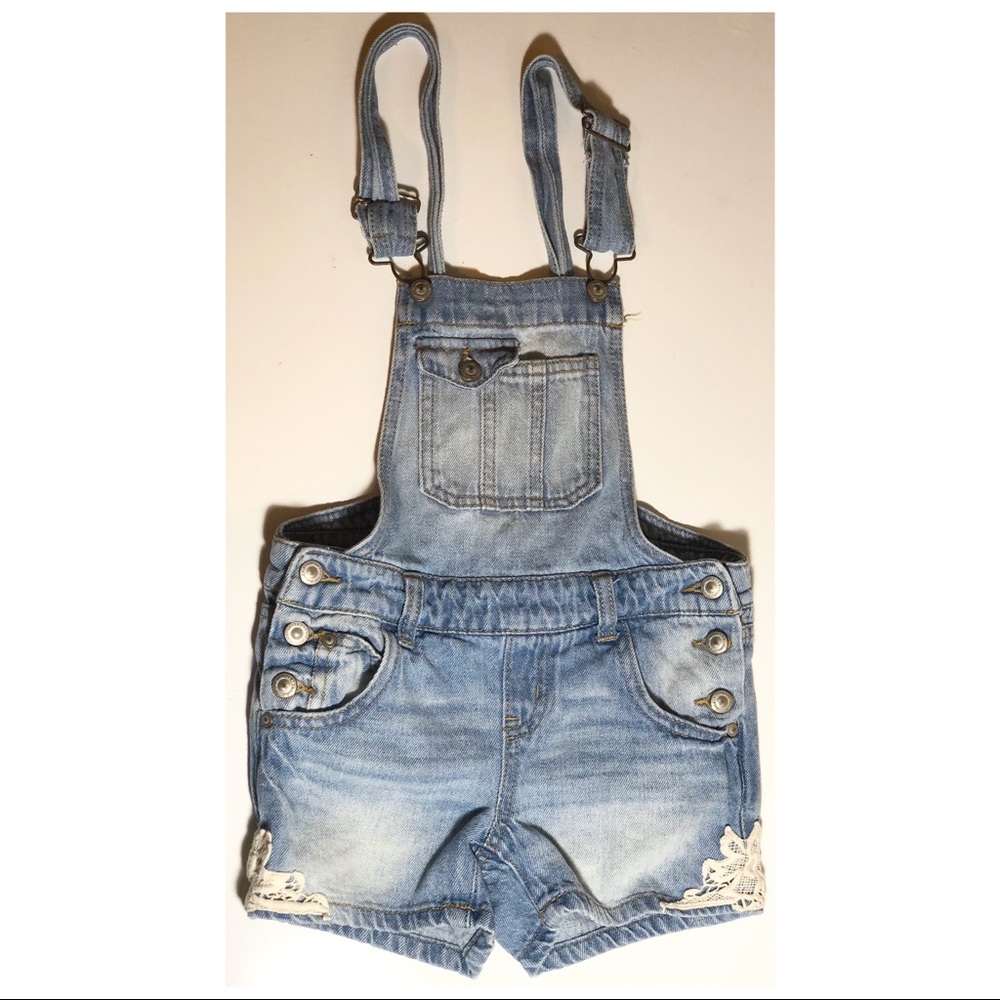 l.e.i. Blue jean short overalls w/ crotchet trim.
